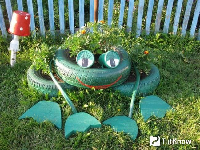 Фигурка жабы из шин