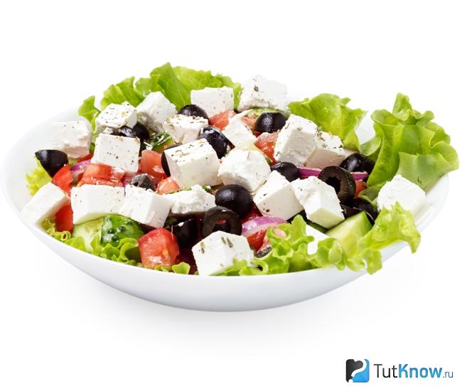 Греческий салат с сыром Фетакса