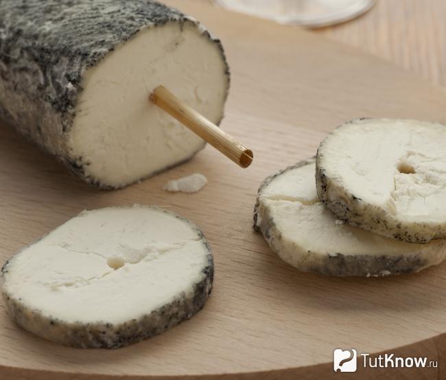 Как выглядит сыр Сент-Мор-де-Турен