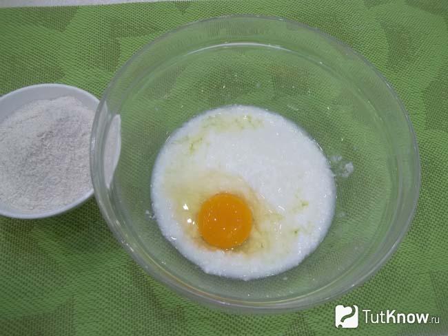 К кефиру добавлены яйца