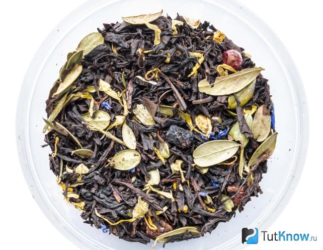 Чай из ягод, листьев и цветов черники