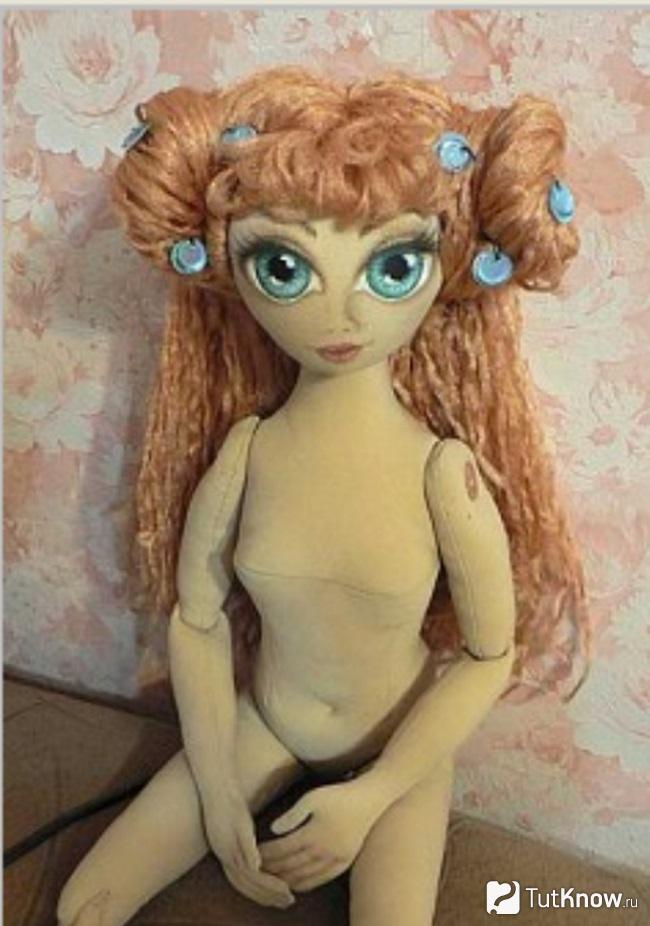 Кукла с волосами из пряжи