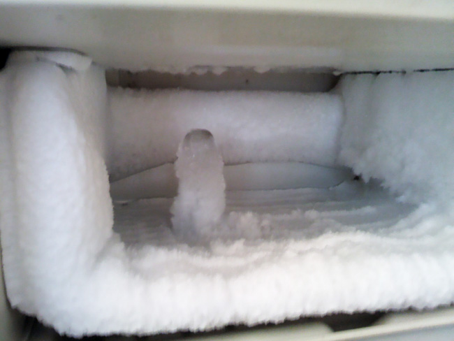 Система размораживания в холодильнике