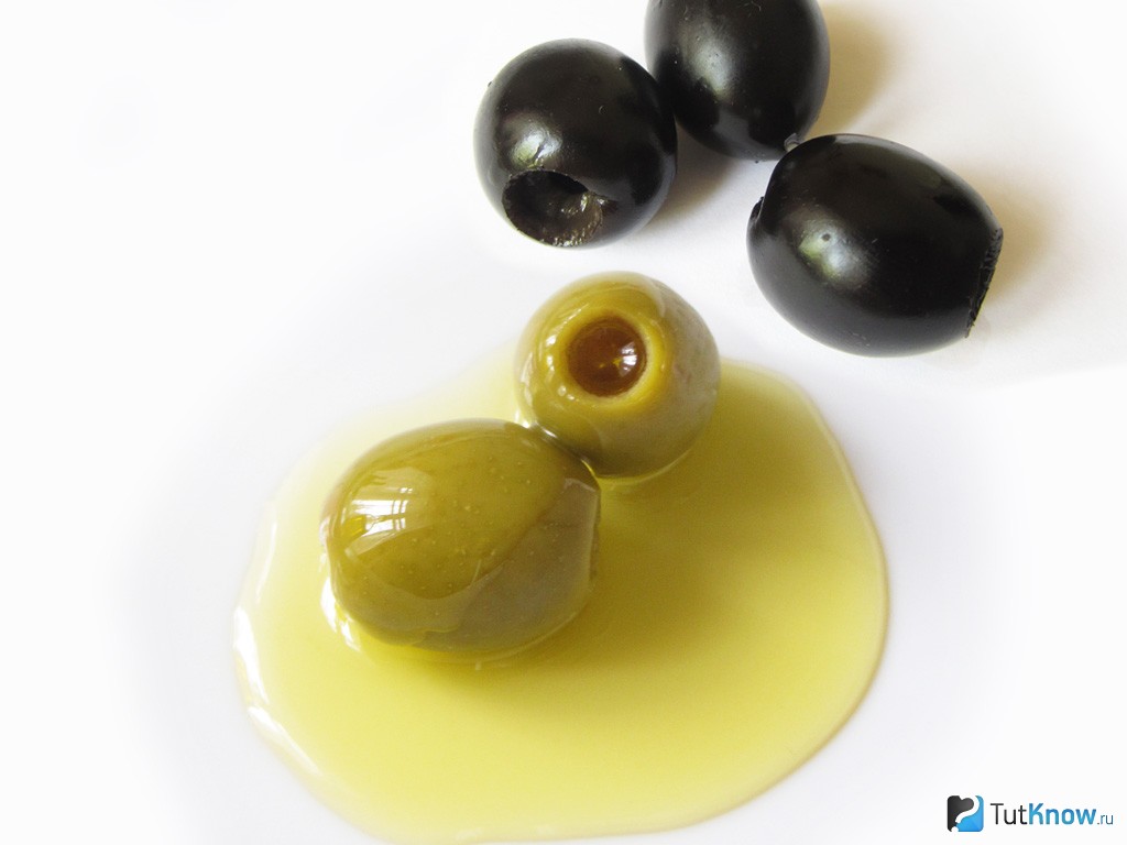 Польза косточек маслин. Название оливок. Маслины с косточкой полезные свойства. Человек оливка. Маслины польза.