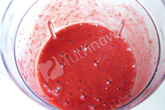 Мусс молочный из клубникой. 1371476198 klubnichnyy muss shag2. Мусс молочный из клубникой фото. Мусс молочный из клубникой-1371476198 klubnichnyy muss shag2. картинка Мусс молочный из клубникой. картинка 1371476198 klubnichnyy muss shag2. Читайте про калорийность клубники и полезные свойства.