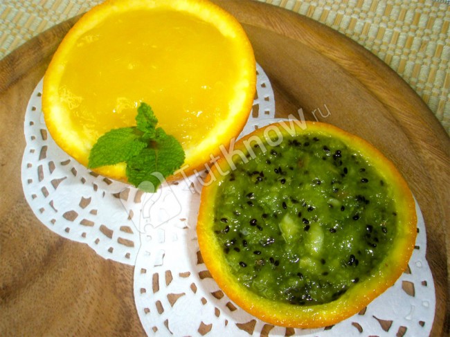 Освежающий десерт из фруктов апельсин и киви