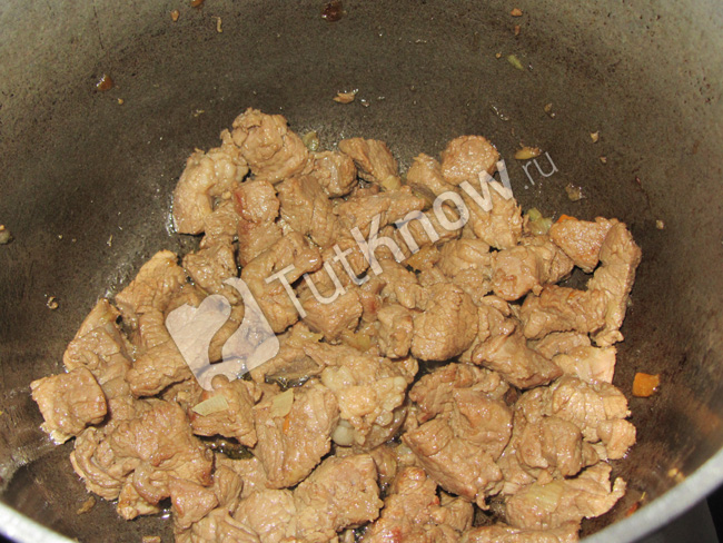 Приготовление плова со свининой из булгура шаг 3