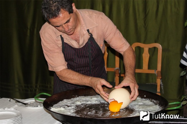 Как готовить страусиное яйцо