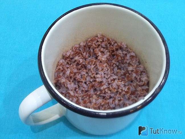 Роллы с семгой и красным рисом