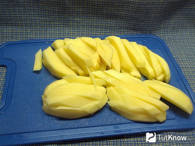Порезанный картофель соломкой