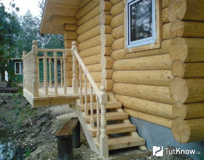Крыльцо для бани из бруса
