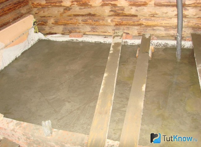 Создание первого бетонного пола в бане