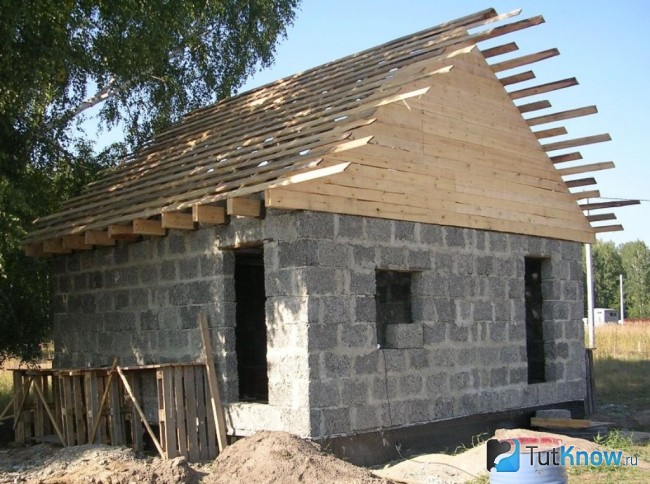 Кровля для бани из керамзитобетоных блоков