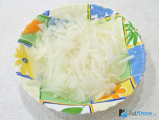 Репчатый лук замаринован