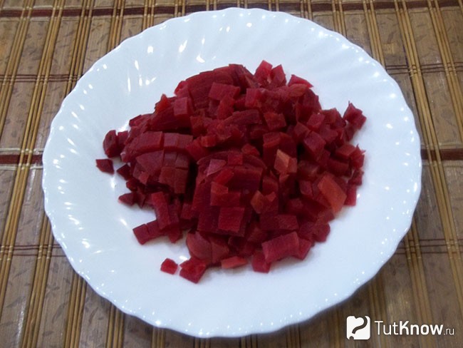 Свекла нарезана кубиками