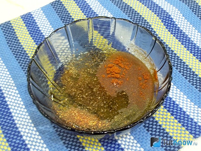 Продукты для маринада соединены вместе