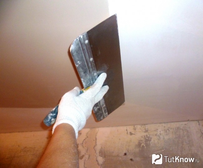 Шпаклевка потолка перед покрытием краской