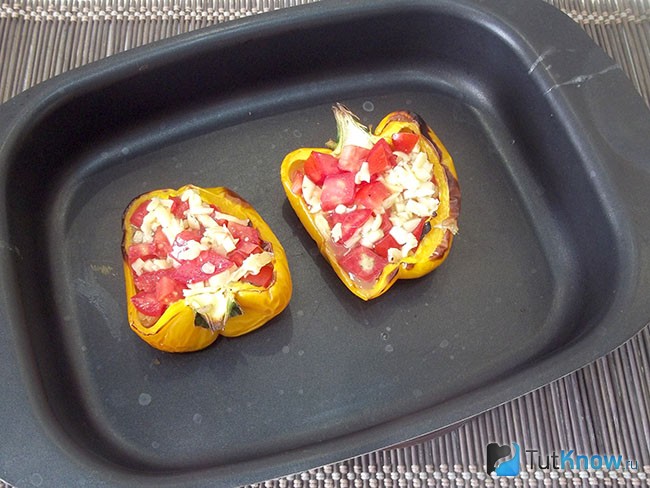 Перец заполнен яичной массой