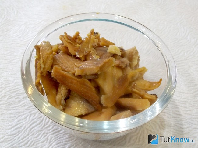 Мясо рыбы отделено от хребта и костей