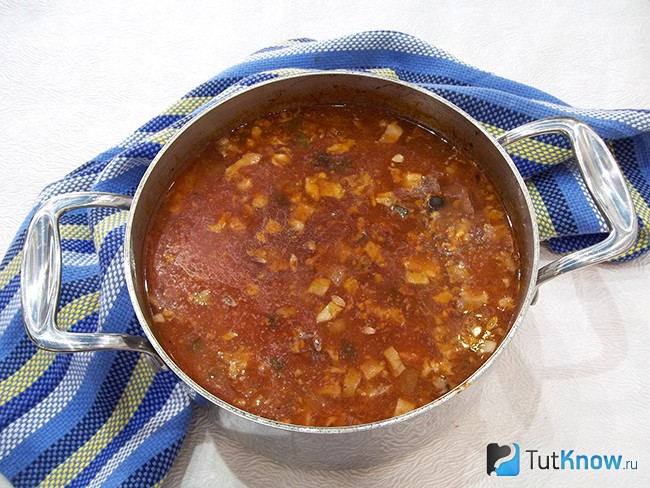 Солянка варится
