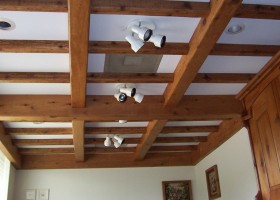 Балки на потолке: инструкция по монтажу и декору