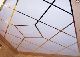Потолок из стекла