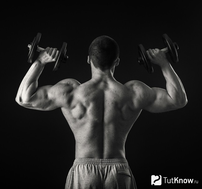 Силовое упражнение атлета