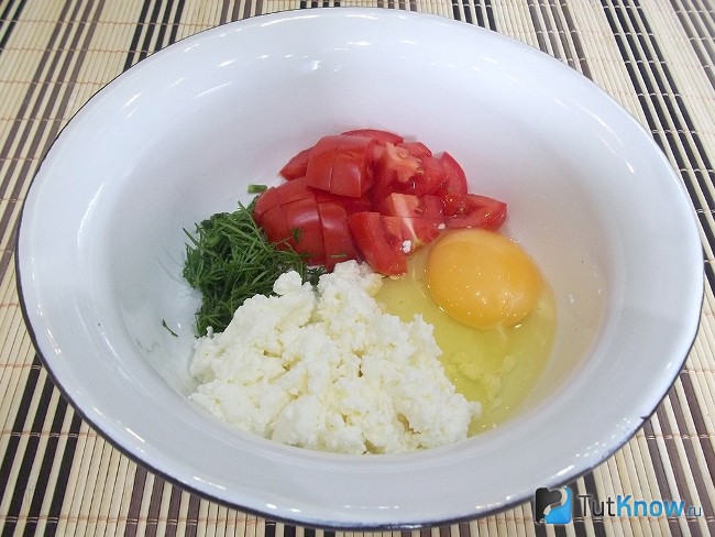 творог с яйцами на сковородке. 1455746702 5 100 8495. творог с яйцами на сковородке фото. творог с яйцами на сковородке-1455746702 5 100 8495. картинка творог с яйцами на сковородке. картинка 1455746702 5 100 8495. Многие семьи предпочитают в качестве завтрака разнообразные яичницы и омлеты. Готовить их быстро и просто, получаются они всегда вкусными, сытными, питательными и полезными, конечно же, если подходить к делу с умом. Предлагаю сегодня вам приготовить вкусный омлет с творогом, который выходит низкокалорийным и сытным, кушать его можно не только на завтрак, но и на обед или во время перекуса.