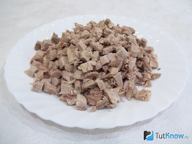 Мясо отварено и нарезано кусочками