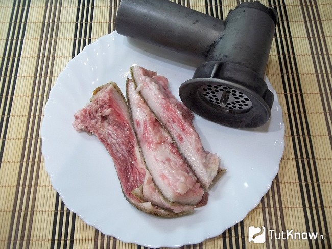 Сало вымыто. Мясорубка подготовлена