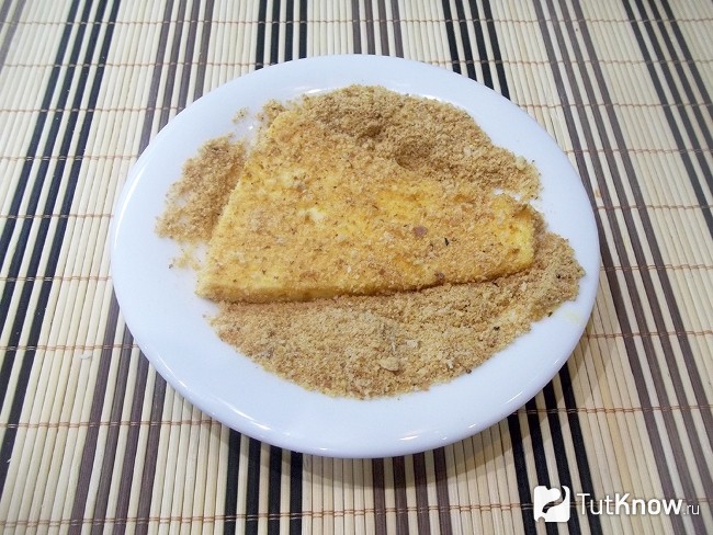 Сыр панирован в сухарях