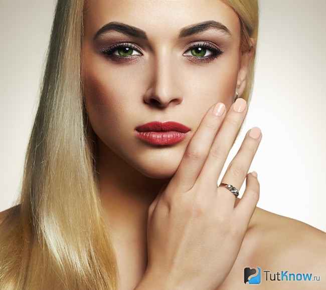 Вечерний макияж для блондинки с зелеными глазами