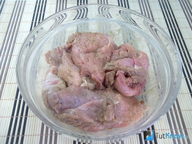 Мясо замариновано в маринаде