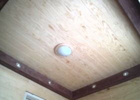 Потолок из фанеры: инструкция по монтажу