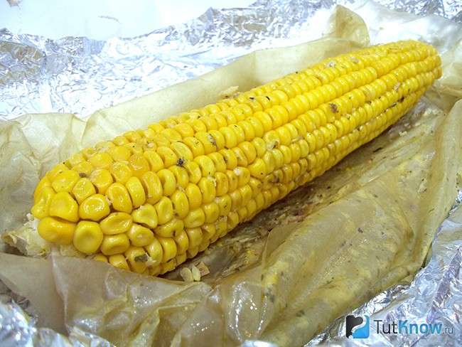 Кукуруза в духовке рецепты. 1457094750 9 100 2267. Кукуруза в духовке рецепты фото. Кукуруза в духовке рецепты-1457094750 9 100 2267. картинка Кукуруза в духовке рецепты. картинка 1457094750 9 100 2267. Увидела недавно по телевизору довольно необычный способ приготовления кукурузы. Конечно дольше, чем варить кукурузу традиционно, но результат того стоит. Все просто и нехлопотно. Такую кукурузу можно подать дома, а можно взять на пикник. А еще таким способом можно готовить не только пищевую, но и кормовую кукурузу. Тоже выходит вкусно.