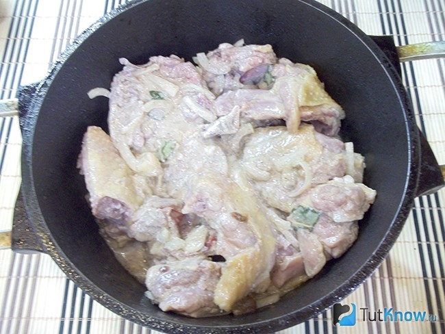 Курица жарится
