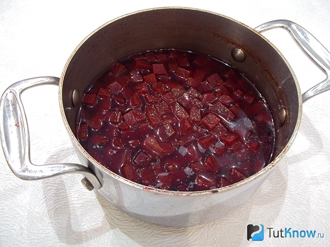 Свекла очищена и отварена