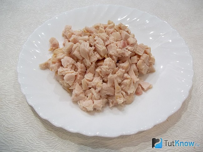 Мясо нарезано кусочками