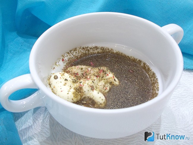 Все продукты для маринада соединены