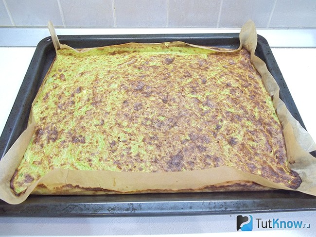 Кабачковый корж испечен