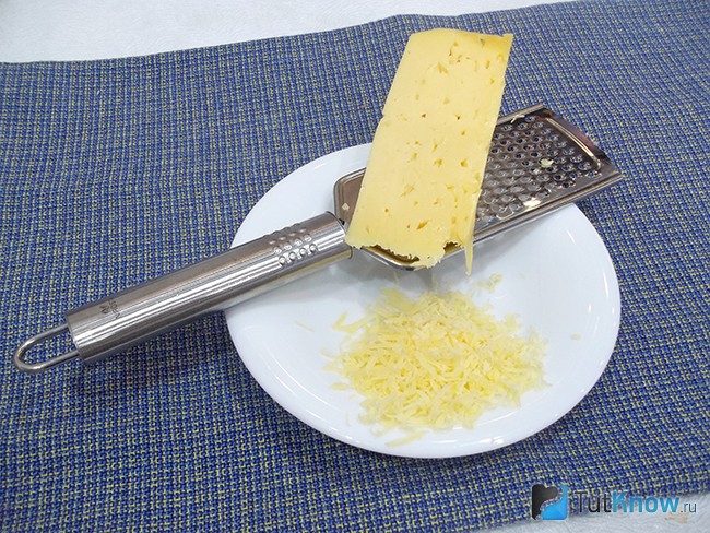 Сыр натерт на терке
