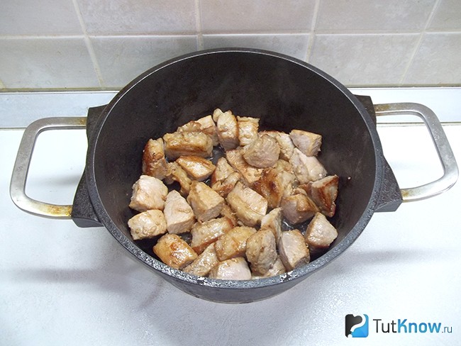 Мясо жарится