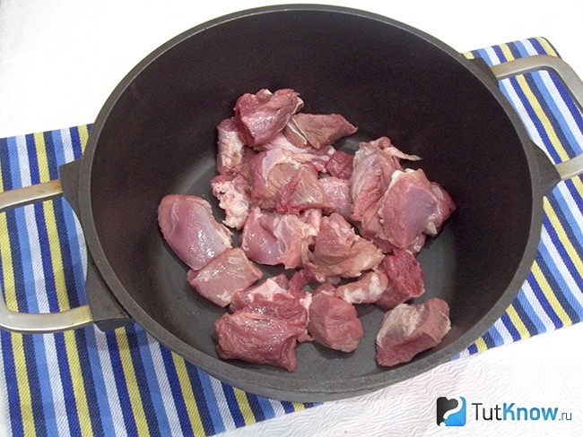 Мясо жарится