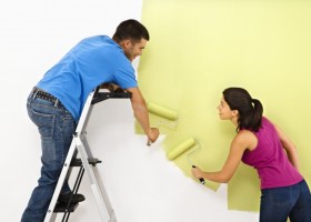Покраска стены из гипсокартона