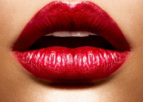 Как увеличить губы без инъекций: 4 эффективные идеи