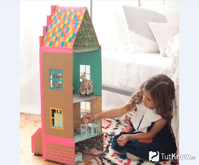 Многоэтажный кукольный дом из картонной коробки