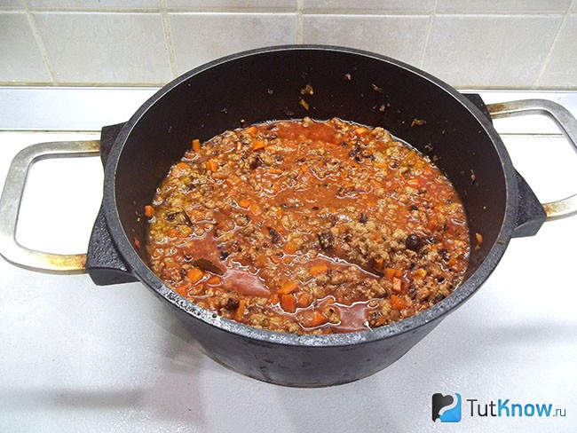 Продукты заправлены томатным соусом