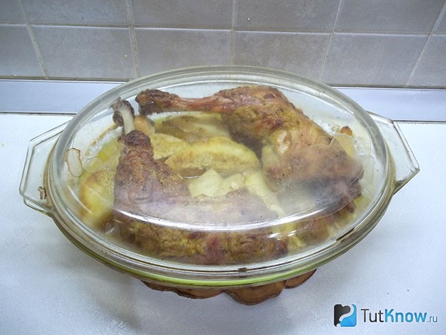 Картофель с курицей запечены