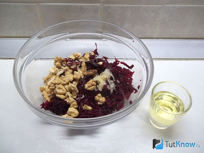 Продукты заправлены маслом