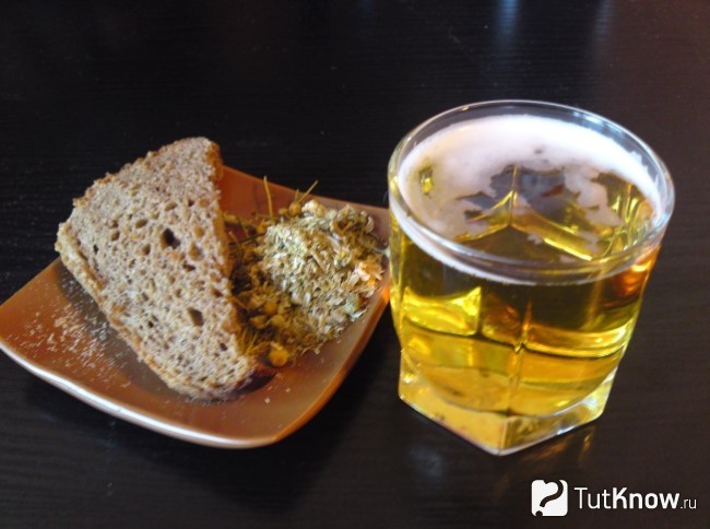 Ингредиенты для маски с травами и хлебом